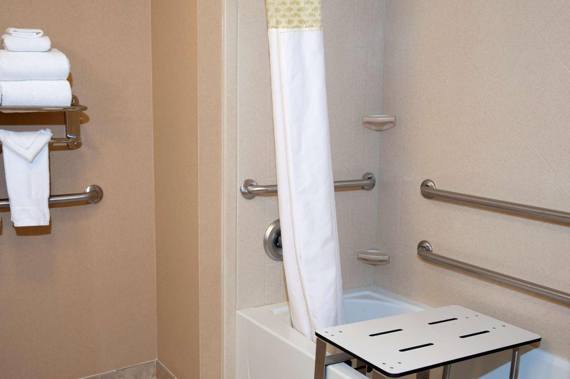 Hampton Inn & Suites Bloomington-Normal Εξωτερικό φωτογραφία