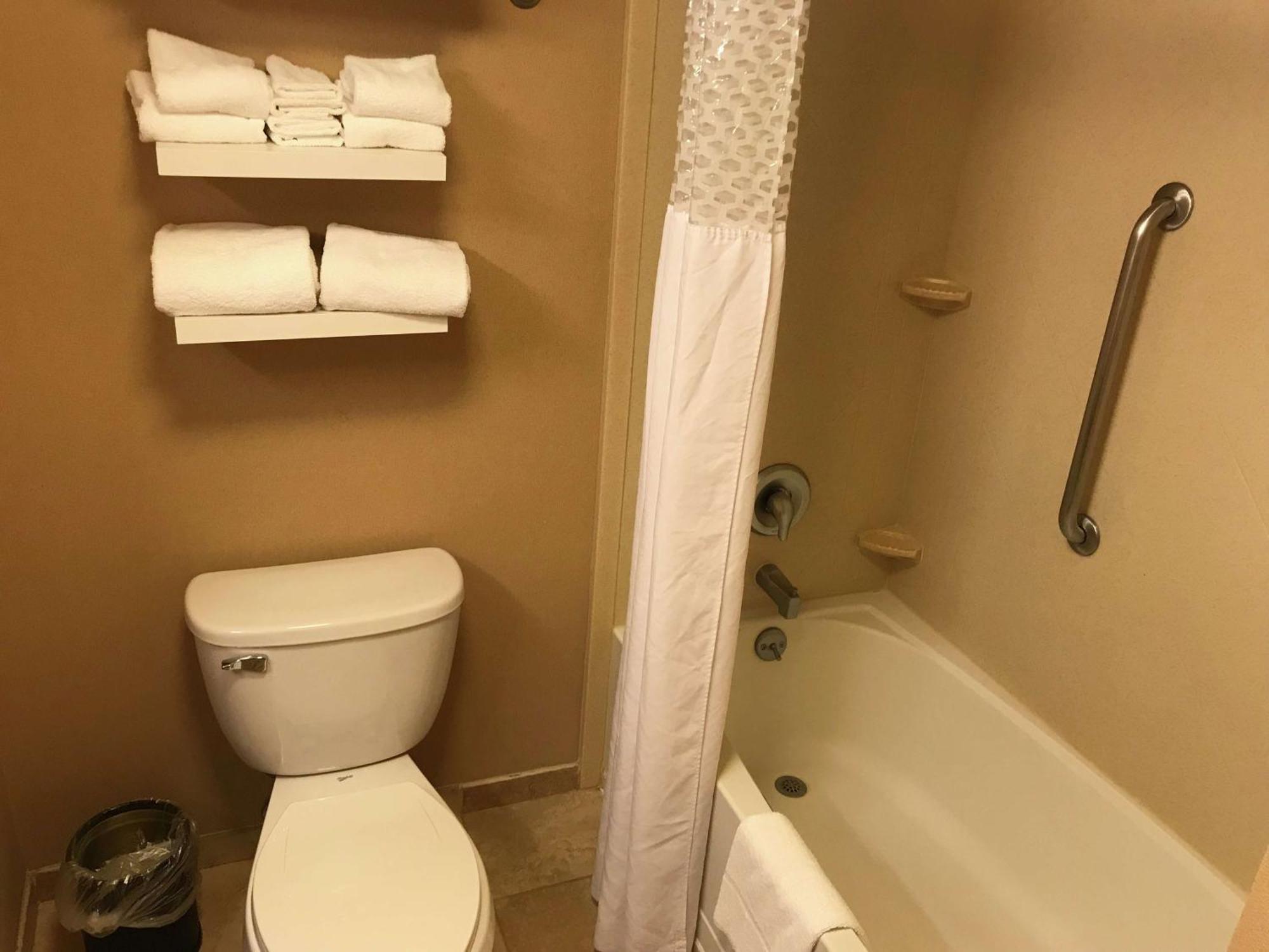 Hampton Inn & Suites Bloomington-Normal Εξωτερικό φωτογραφία